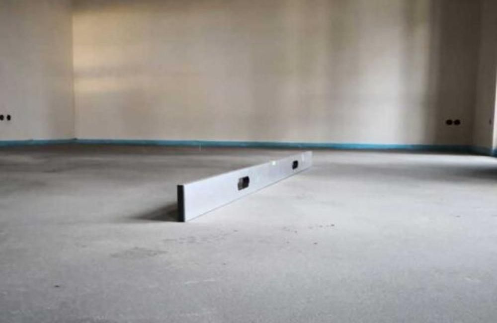 Полусухая стяжка на деревянный пол — это современное решение для создания прочного и ровного основания. Она предотвращает трещины, деформации и ускоряет укладку покрытий. Узнайте о преимуществах и технологии укладки.